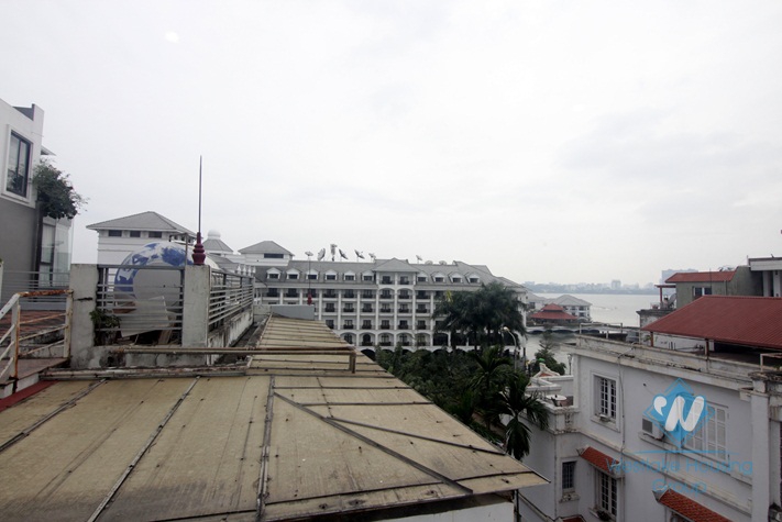 One bedroom apartment for rent in Nghi Tam village, Tay Ho district, Ha Noi